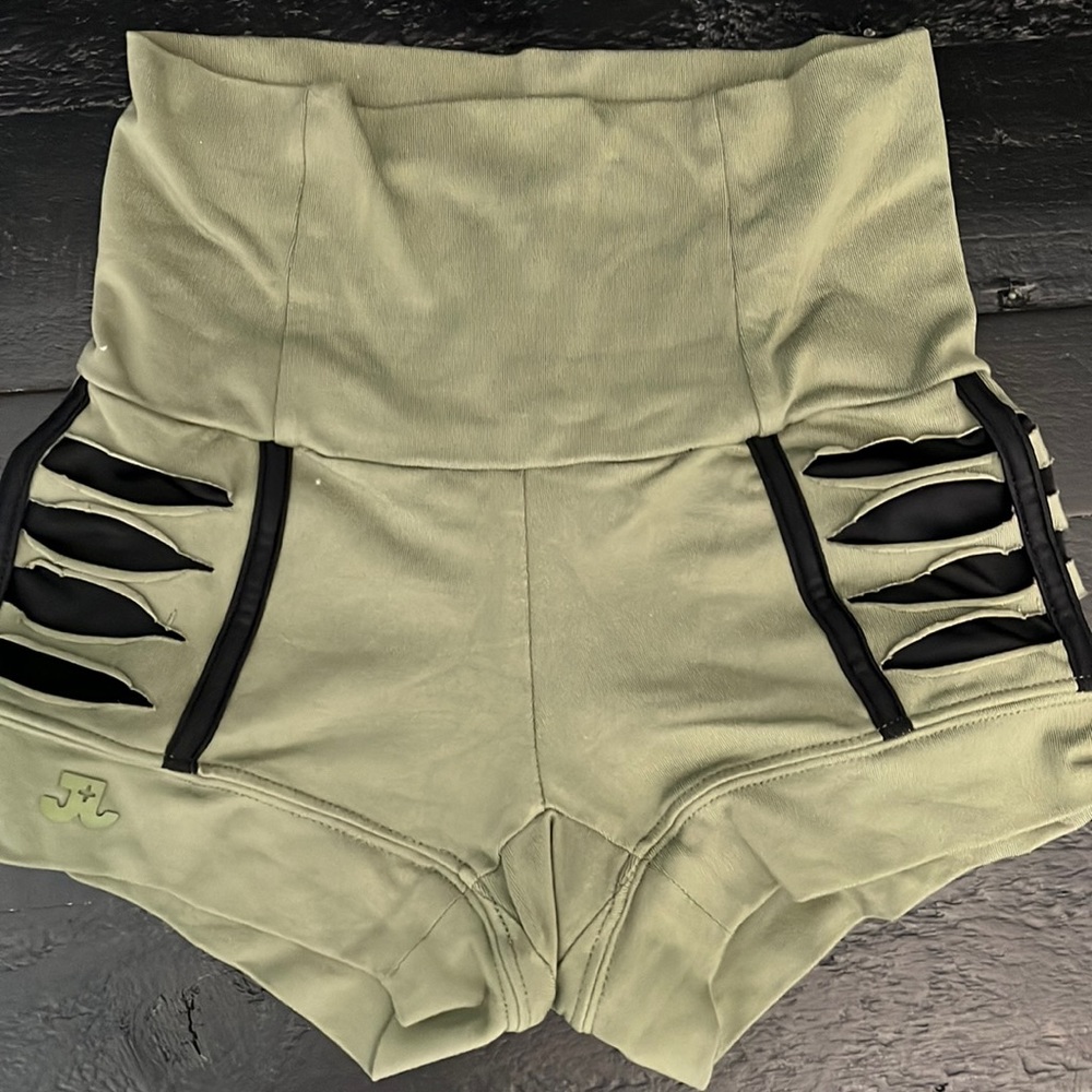 Jo & jax shorts army green and black detail